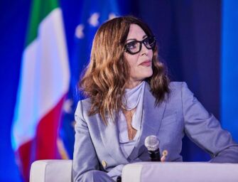 Santanchè cede e si dimette: “Sono abituata a pagare i miei conti e spesso anche quelli degli altri”