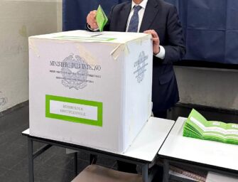 Referendum, con le prime proiezioni si allarga la forbice: no al 53,1%, sì al 46,9%