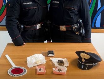Scoperto giro di spaccio a Gattatico: i carabinieri sequestrano il raro “hashish bianco”