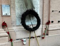 Castellarano, bruciata la corona di fiori deposta il 25 aprile alla chiesa di Santa Croce