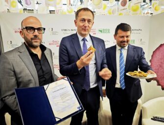 A Vinitaly una pergamena Ue certifica l’erbazzone reggiano come prodotto Igp