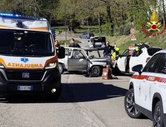 Schianto frontale a Cervarezza sulla SS63: tre persone ferite, due sono gravi