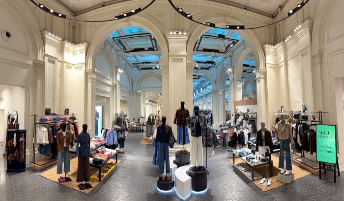 Il negozio del gruppo Ovs al Mercato coperto di Reggio Emilia