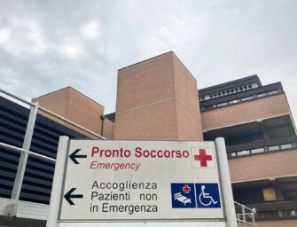 Ha un malore e invade l’altra corsia: frontale furgoncino-auto a Castelnovo Sotto