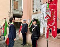 Castellarano, ripristinate le corone di fiori del 25 aprile vandalizzate da ignoti