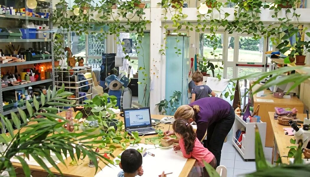 L'atelier di un asilo legato alla filosofia del Reggio Emilia Approach / Reggio Children
