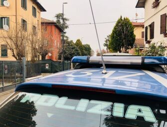 Reggio. Picchia la moglie, poi tenta di aggredire i poliziotti intervenuti per fermarlo
