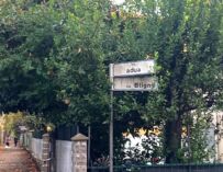 Reggio, aggredisce e spinge a terra un uomo di 71 anni e gli strappa la catenina d’oro