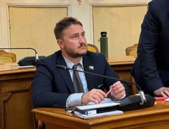 Parcheggi Reggio, De Lucia non si fida: “Cambiare atti per non farli diventare a pagamento”