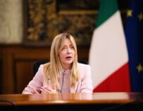 Auto a 100 km/h sulla folla a Modena, la premier Meloni: “Fatto gravissimo”