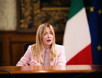 Auto a 100 km/h sulla folla a Modena, la premier Meloni: “Fatto gravissimo”