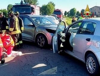 Incidente a Rio Saliceto, donna di 61 anni ferita resta intrappolata nell’abitacolo