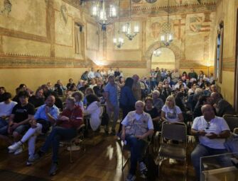 Reggio, buona la prima per l’incontro dei gruppi Facebook di Peggio Emilia e L’Insolente
