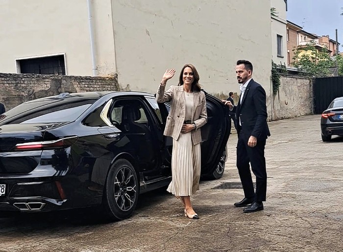 La principessa del Galles Kate Middleton con il capo scorta maresciallo capo Federico Aschettino