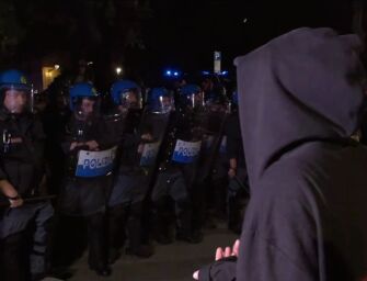Modena, tensione al presidio di Forza Nuova: scontri tra militanti e antifascisti