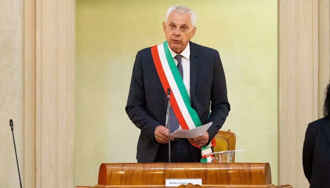 Il sindaco di Reggio Emilia Marco Massari durante il Premio Dossetti 2026