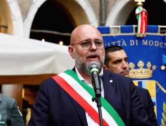 Attentato di Modena, il fratello della vittima querela il sindaco Mezzetti per diffamazione
