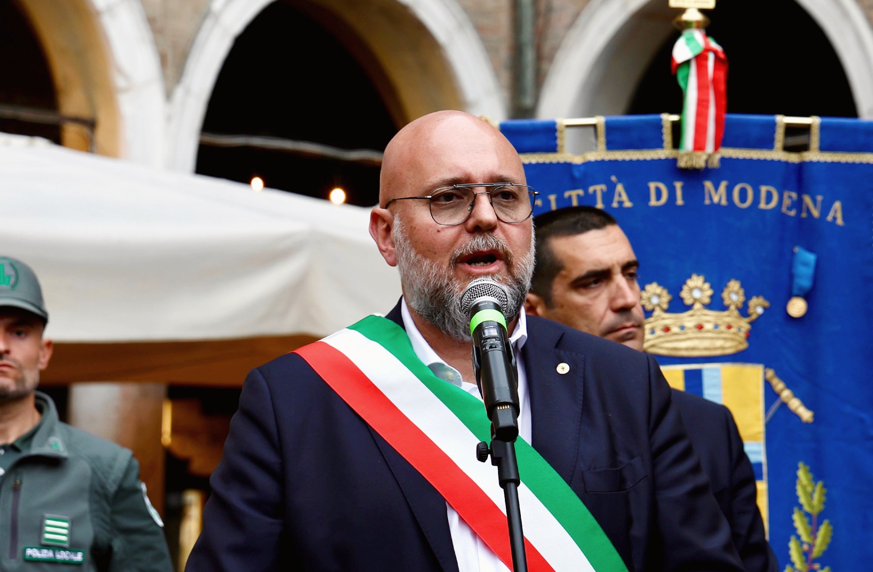 Il sindaco di Modena Massimo Mezzetti  al presidio Modena Unita in piazza Grande