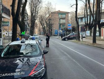 Reggio, rapinarono un uomo in carrozzina in zona stazione: presi l’aggressore e il “palo”