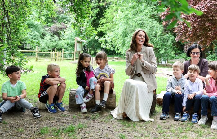 Reggio, Kate con i bimbi nella natura al nido Allende: “Vorrei che tutte le scuole del mondo fossero così”