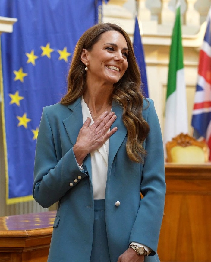 La principessa Kate Middleton in sala del Tricolore a Reggio Emilia riceve il Primo Tricolore