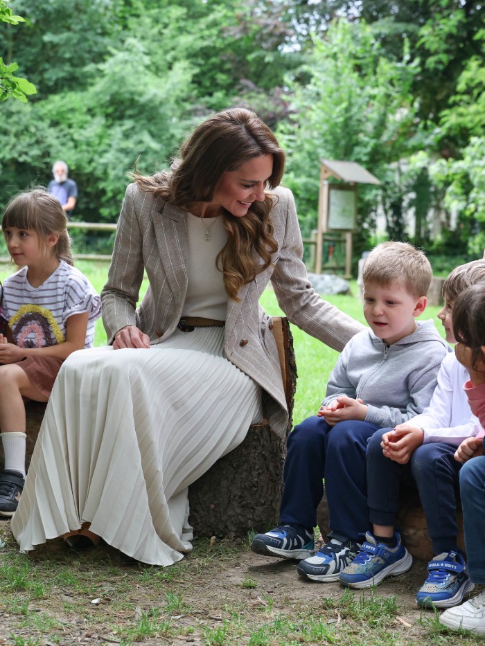 La principessa del Galles Kate Middleton tra i bambini al nido d'infanzia comunale Salvator Allende di Reggio Emilia - ph. Andrew Parsons / Kensington Palace