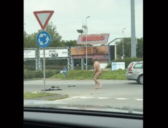 Rubiera, uomo gira nudo per strada in pieno giorno. Il sindaco Cavallaro: “Sarà denunciato”