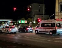 Reggio. Si scorda le chiavi di casa, tenta di rientrare dal balcone ma cade: è grave