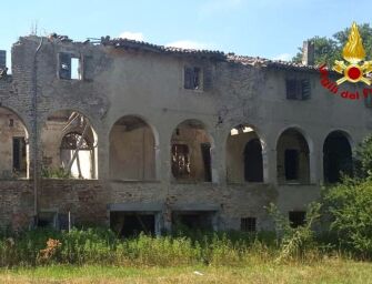 Cadelbosco, crolla il pavimento nel casolare abbandonato: ferito un minorenne