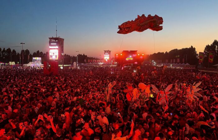 Al Campovolo di Reggio 30.000 persone per elrow Town 2026: il videoracconto