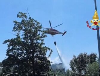 Incendio a Montericco: a fuoco un capanno, poi in fiamme anche la vegetazione