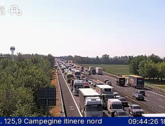 Incidente sull’A1 tra il bivio con l’A15 e Terre di Canossa-Campegine, 8 km di coda