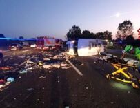Scontro camper-camion sull’A1 nel Modenese, tra i sei feriti anche una donna e il figlio neonato