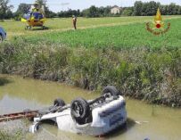 Tragedia a Reggiolo, auto si ribalta e finisce nel canale: morto ragazzo di 21 anni