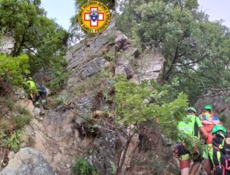 Falesia di San Vitale (Carpineti), scalatrice cade sul sentiero e si rompe una caviglia