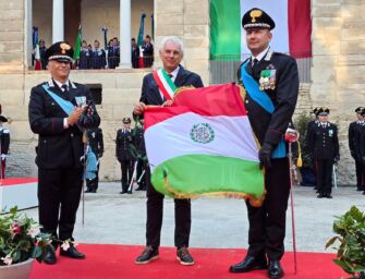 Il “grazie” di Reggio ai carabinieri: conferito il Primo Tricolore al Nucleo investigativo