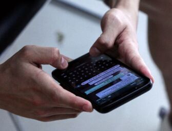 La “truffa di WhatsApp” colpisce a Casina: spariti 3.000 euro, denunciate due persone