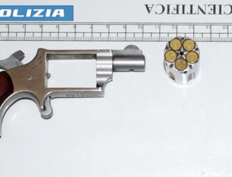 Reggio, in camera ha un mini revolver rubato durante un furto del 2010: arrestato
