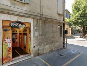 Ordinanza anti-bivacco Reggio, completata la mappatura dei negozietti open shop h24