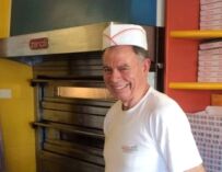 Omicidio a Reggio: pizzaiolo accoltellato a morte nel suo locale, assassino in fuga