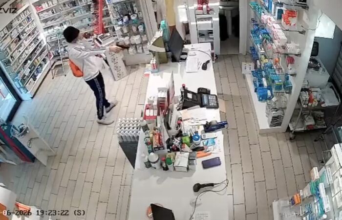 Di nuovo nel mirino la farmacia di Coviolo: seconda rapina con pistola in tre giorni