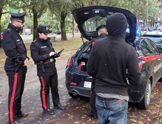 Reggio, violenta rissa a bottigliate e bastonate in piazzale Europa: tre giovani denunciati