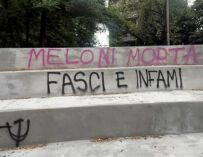A Modena scritte contro la premier al Bonvi Parken: “Meloni morta, fasci e infami”