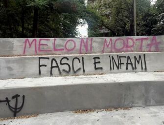 A Modena scritte contro la premier al Bonvi Parken: “Meloni morta, fasci e infami”
