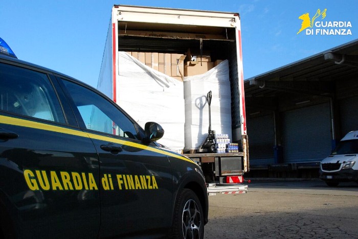 Sequestro di un camion di sigarette clandestine a Reggio Emilia