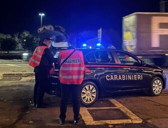 Brescello, in piena notte danneggia senza motivo gli specchietti delle auto in sosta