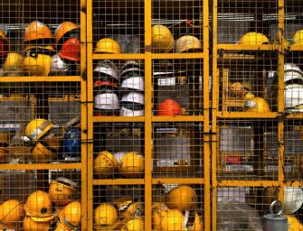 Boretto, aggredisce un uomo in un cantiere edile per questioni lavorative: denunciato