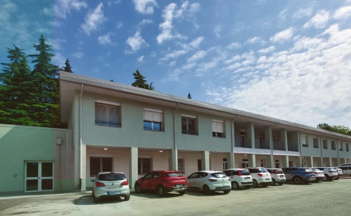 L'esterno della Casa e dell'Ospedale di Comunità di Castelnovo ne’ Monti
