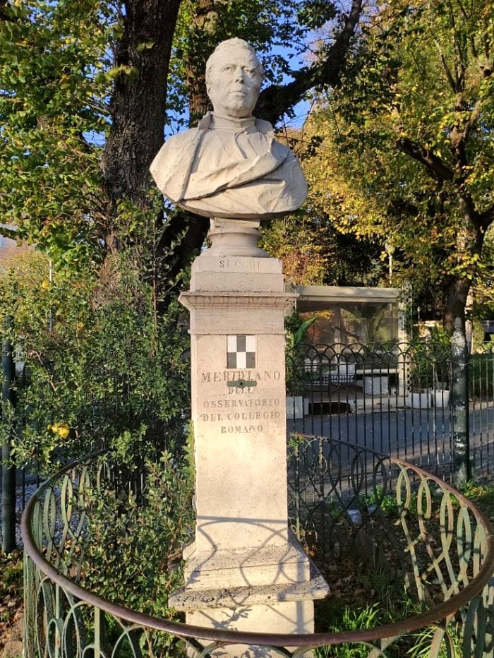 Il monumento a padre Angelo Secchi sul Gianicolo, a Roma