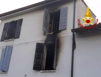 Incendio in abitazione a Pieve Saliceto (Gualtieri), coppia di pensionati in ospedale